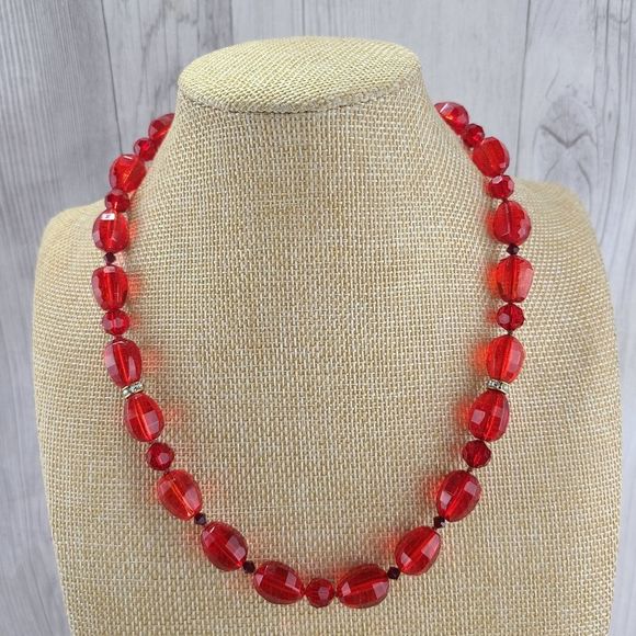 STRIKING RED CRYSTAL CHUNKY FACETED BEADED NECKLACE CHOKER 18 1/2" - Picture 1 of 3
